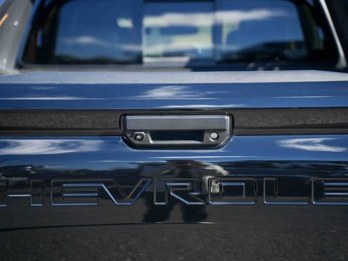 Used 2025 Chevrolet Colorado ZR2 w/ Midnight Edition image 10