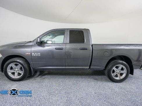 Used 2018 RAM 1500 Express w/ Express Value Package AWD/4WD image 4