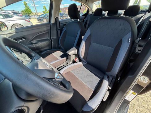 Used 2025 Nissan Versa SV FWD image 34