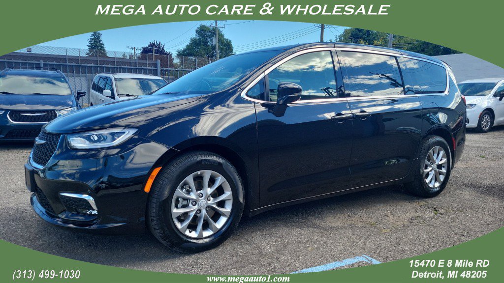 Used 2026 Chrysler Pacifica Limited FWD image 1