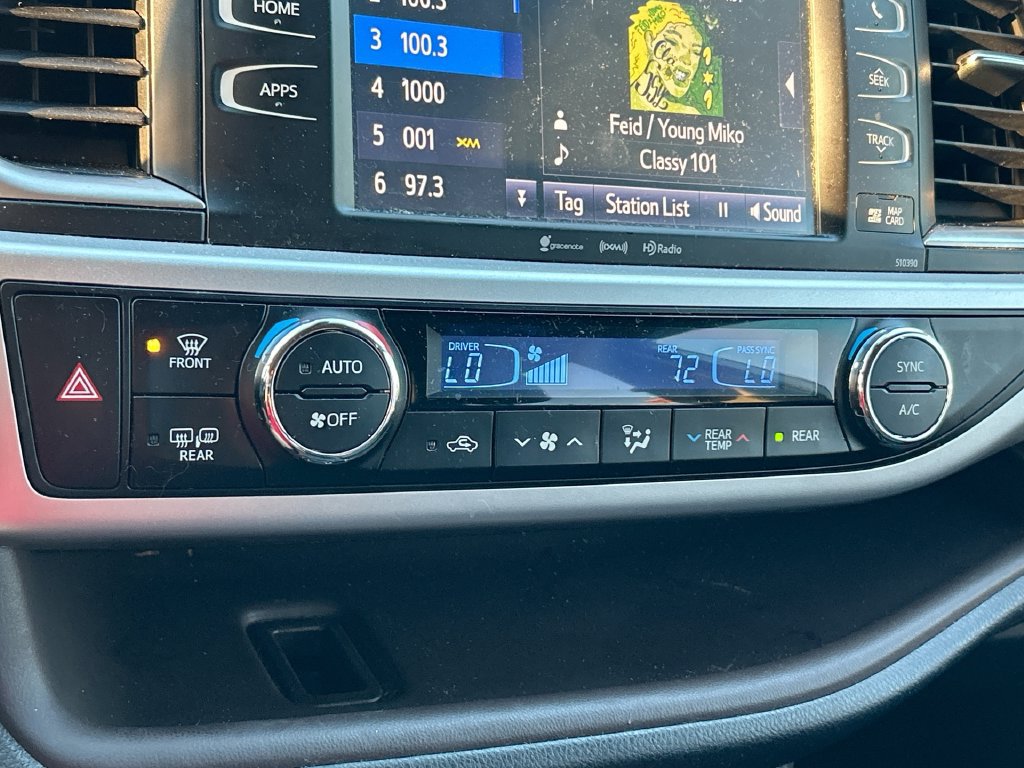 Used 2019 Toyota Highlander XLE FWD image 25