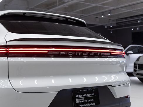 Certified 2026 Porsche Cayenne Coupe AWD/4WD image 32