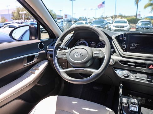 Used 2023 Hyundai Sonata SEL w/ Preferred Accessory Package FWD image 4