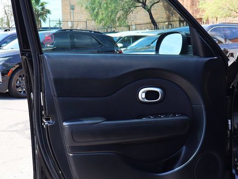 Used 2017 Kia Soul FWD image 36