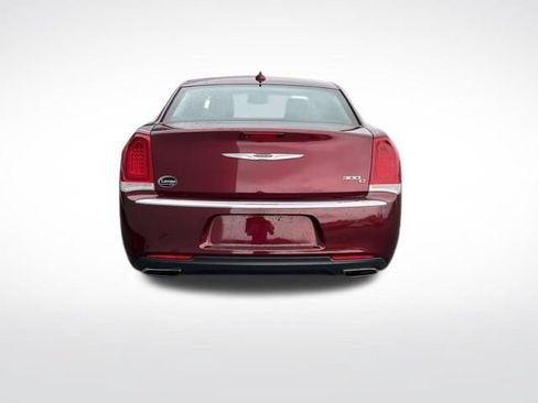 Used 2016 Chrysler 300 C RWD image 6