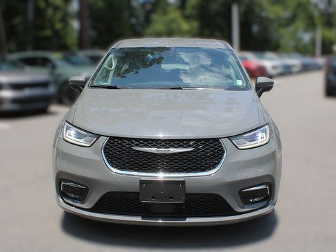 Used 2023 Chrysler Pacifica Touring-L FWD image 23
