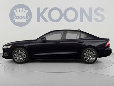Used 2021 Volvo S60 T5 Momentum FWD image 2