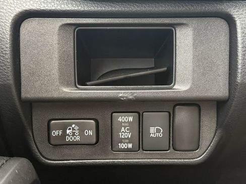 Used 2019 Toyota Tacoma TRD Off-Road w/ Technology Package AWD/4WD image 23