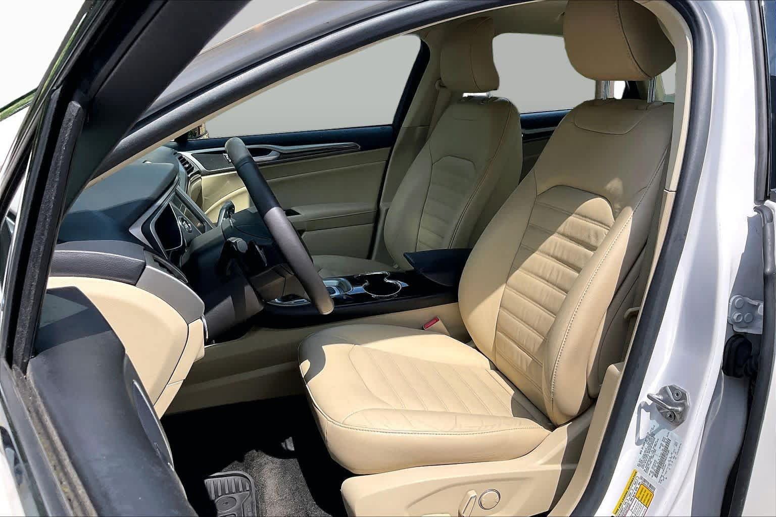 Used 2016 Ford Fusion SE w/ Equipment Group 202A AWD/4WD image 7
