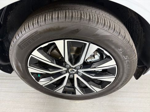 Used 2025 Volvo XC60 B5 Core AWD/4WD image 11