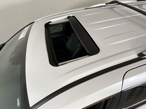 Certified 2025 Toyota Sienna Platinum image 14