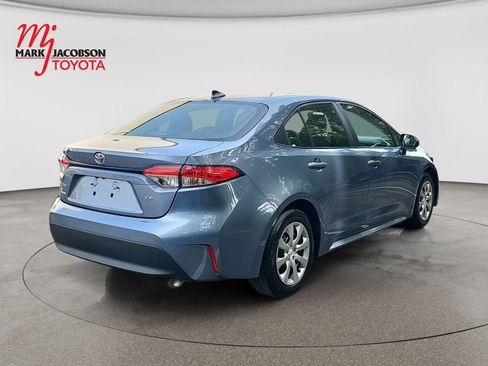 Used 2025 Toyota Corolla LE FWD image 9