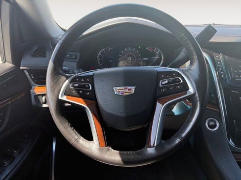 Used 2019 Cadillac Escalade Luxury image 10