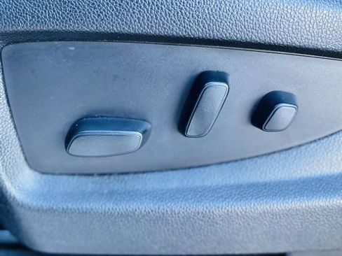 Used 2017 GMC Yukon SLT image 11