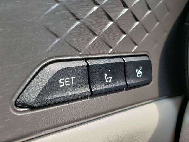 Certified 2023 Kia Sorento SX Prestige w/ Panoramic Sunroof Package AWD/4WD image 31