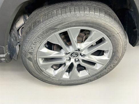 Used 2020 Toyota RAV4 Limited AWD/4WD image 30