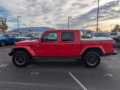Used 2020 Jeep Gladiator Overland image 3