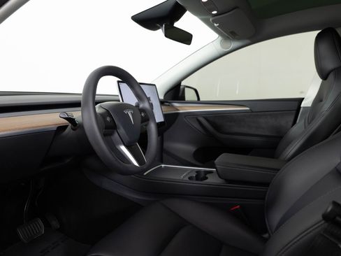 Used 2025 Tesla Model Y Long Range RWD image 14