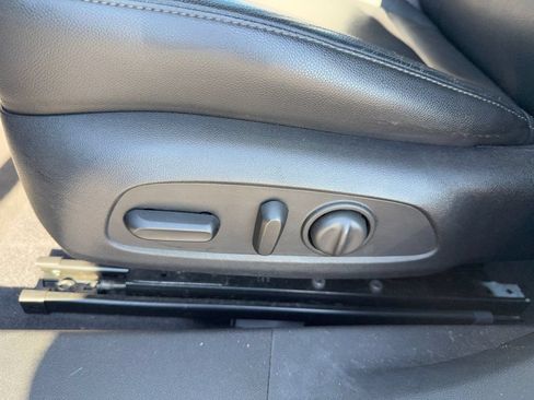 Used 2017 Chevrolet Malibu LT w/ Leather Package FWD image 10