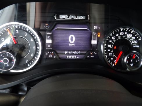 Used 2023 RAM 1500 Laramie AWD/4WD image 11
