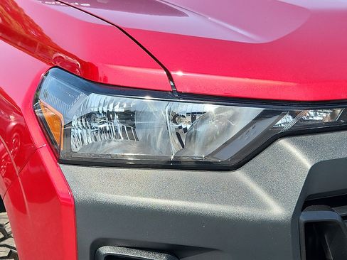 Used 2023 Chevrolet Colorado W/T w/ Advanced Trailering Package AWD/4WD image 9
