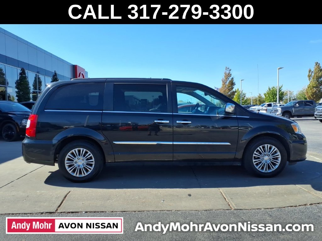 Used 2016 Chrysler Town & Country Touring-L FWD image 8