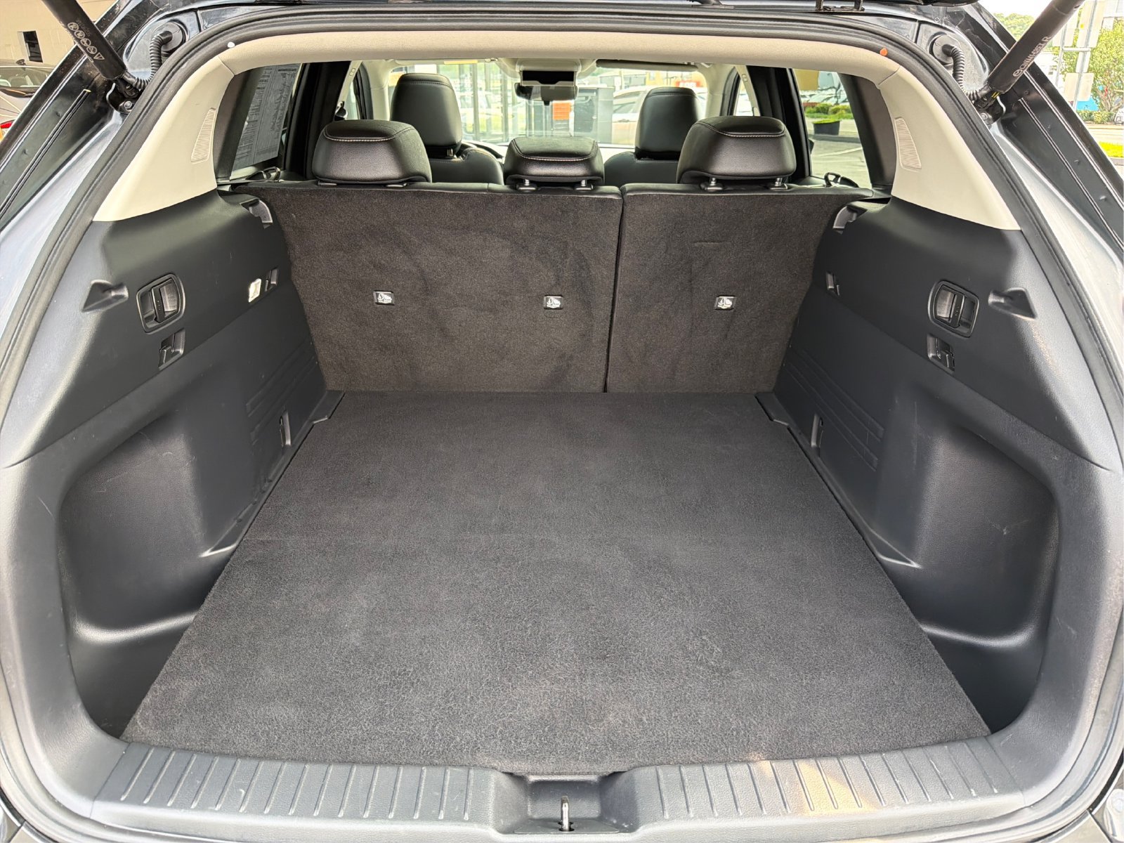 Used 2025 MAZDA CX-50 AWD 2.5 S w/ Premium Package image 13