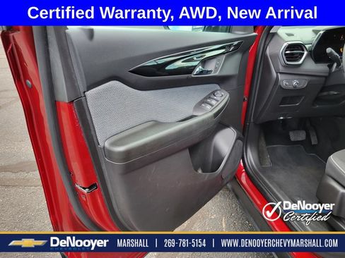 Used 2025 Chevrolet TrailBlazer LT AWD/4WD image 6