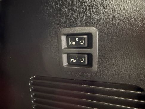 Used 2019 Nissan Armada Platinum w/ Captain's Chairs Package image 29