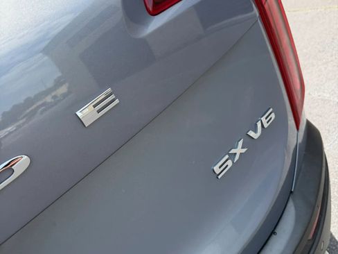 Used 2020 Kia Telluride SX w/ Towing Package FWD image 11