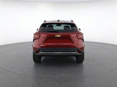 Used 2025 Chevrolet Trax LT image 7