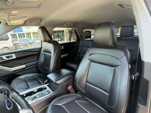 Used 2022 Ford Explorer XLT w/ Equipment Group 202A AWD/4WD image 21