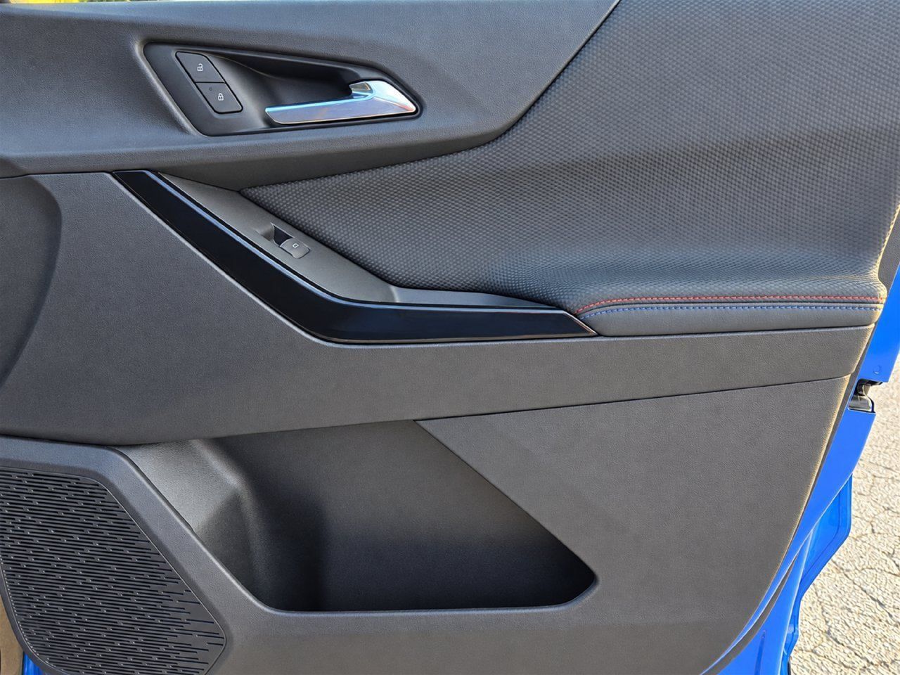 Used 2025 Chevrolet Equinox RS w/ Safety and Technology Package FWD image 32