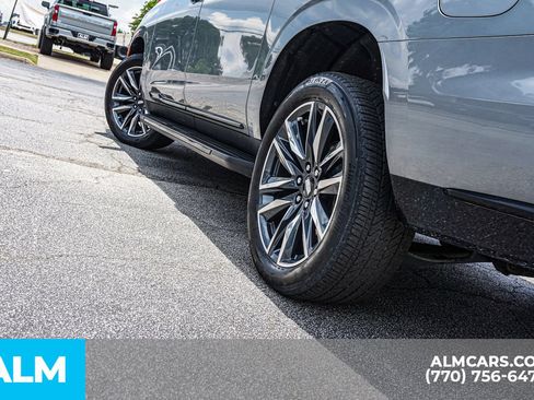 Used 2023 Cadillac Escalade ESV Sport RWD image 13