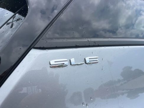 Used 2024 GMC Terrain SLE FWD image 8