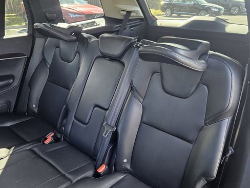 Used 2019 Volvo XC90 T5 Momentum w/ Multimedia Package image 14