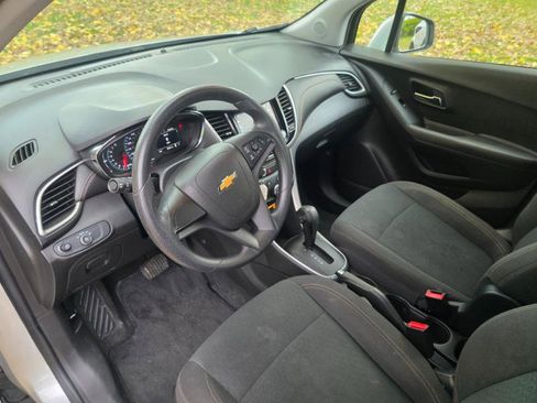 Used 2018 Chevrolet Trax LS image 30