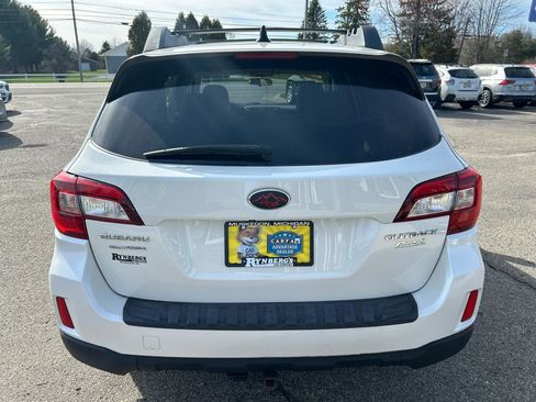 Used 2016 Subaru Outback 2.5i Limited image 3