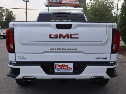Used 2022 GMC Sierra 1500 AT4 w/ AT4 Preferred Package AWD/4WD image 7