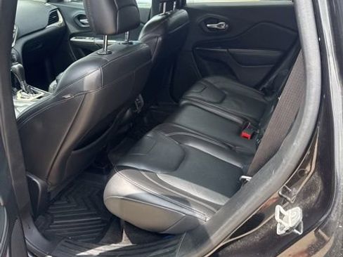 Used 2015 Jeep Cherokee Limited w/ Luxury Group AWD/4WD image 6