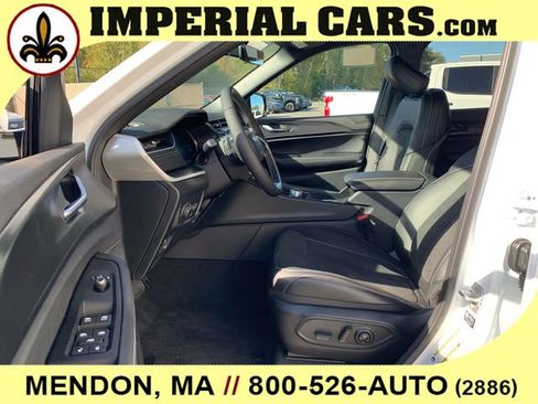 New 2025 Jeep Grand Cherokee Altitude image 28