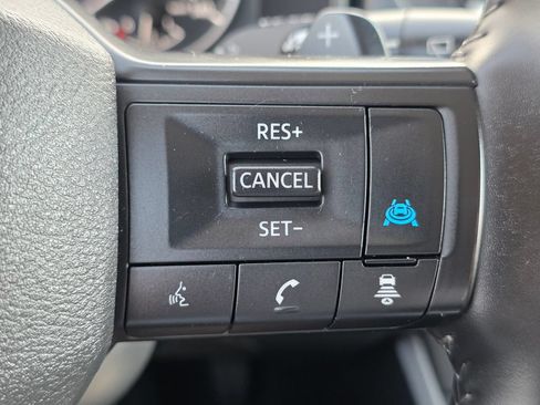 Used 2025 Nissan Rogue SV AWD/4WD image 39