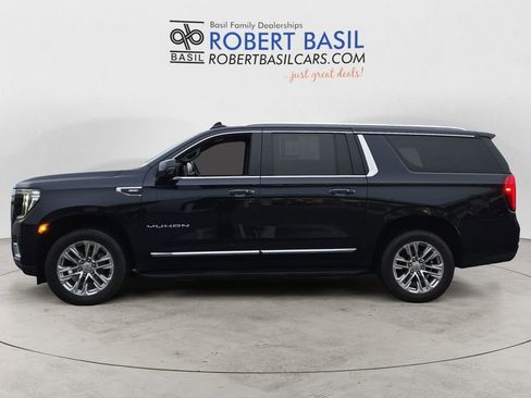 Used 2021 GMC Yukon XL SLT w/ SLT Premium Package image 2