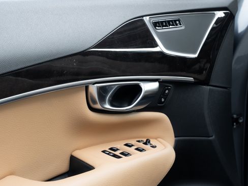 Used 2019 Volvo XC90 T6 Momentum image 19