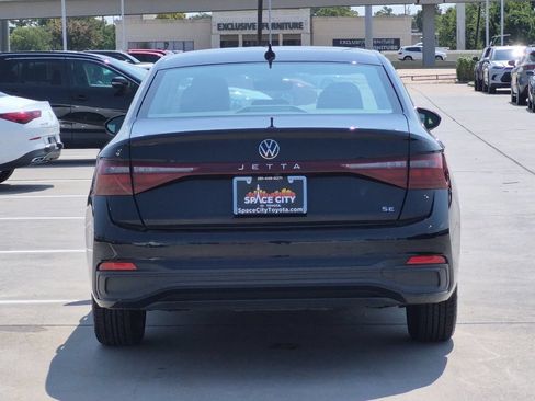 Used 2025 Volkswagen Jetta SE FWD image 5