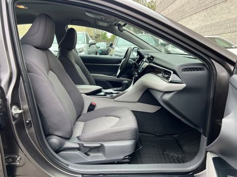 Used 2020 Toyota Camry LE image 20