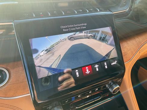 Used 2022 Jeep Grand Cherokee Summit AWD/4WD image 31