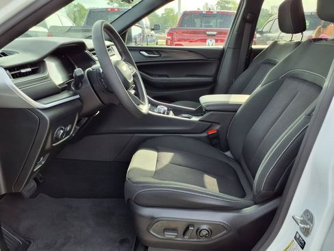 Used 2024 Jeep Grand Cherokee L Laredo RWD image 15