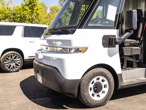 Used 2025 Chevrolet Brightdrop 400 FWD image 3