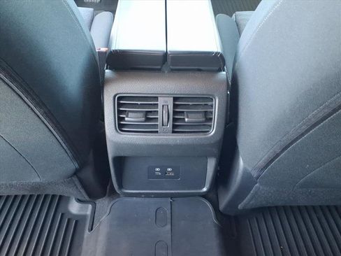 Used 2023 Nissan Rogue SV image 5